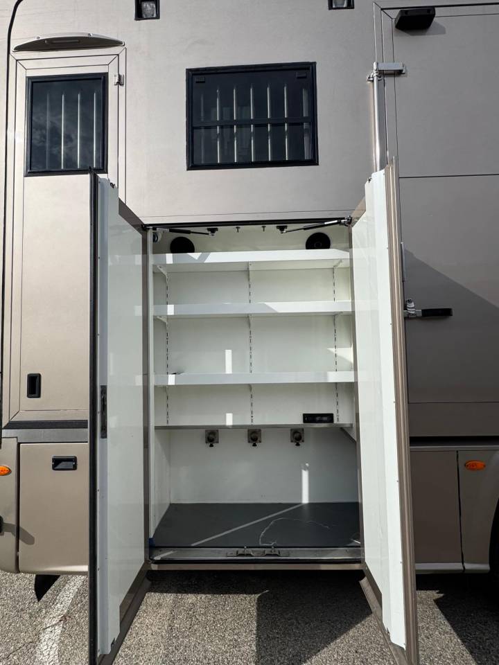 Camion per Cavalli EQUIX MERCEDES 2016 Occasione