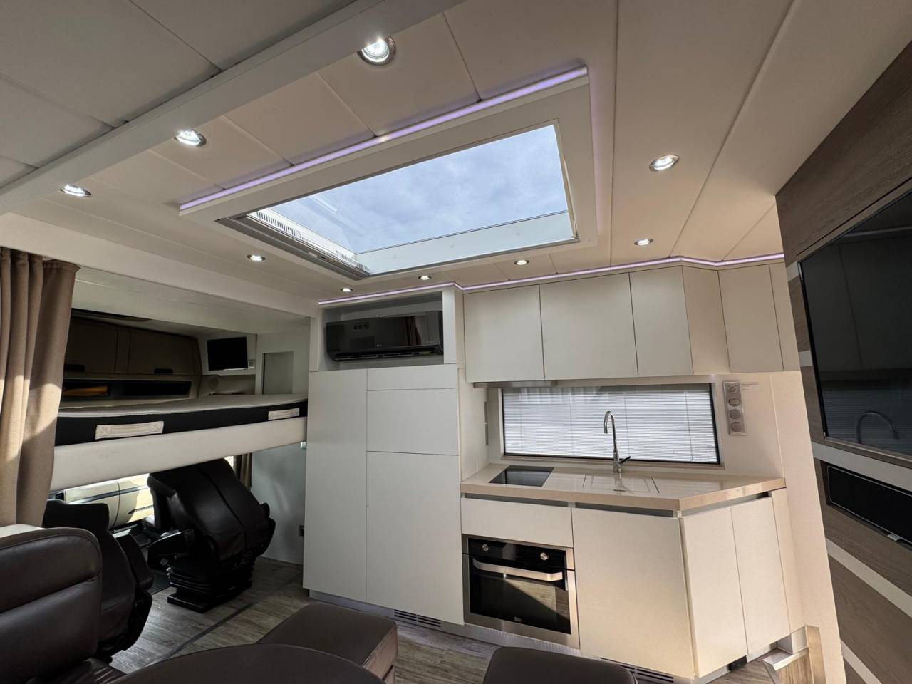 Camion per Cavalli EQUIX MERCEDES 2016 Occasione