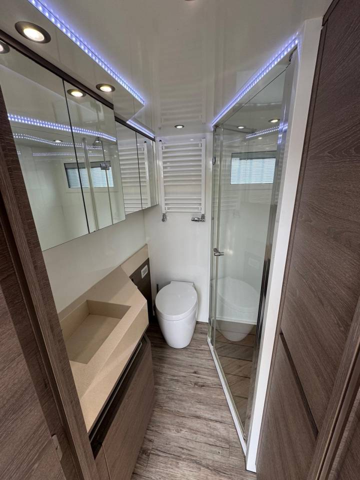 Camion per Cavalli EQUIX MERCEDES 2016 Occasione