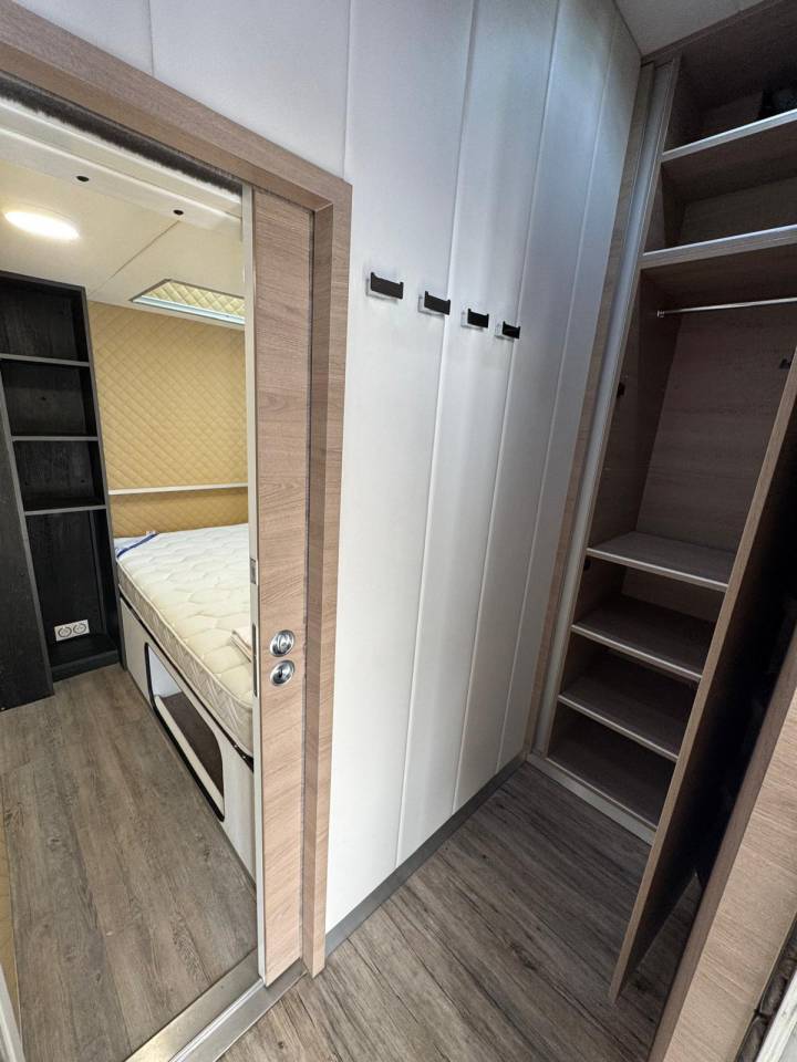 Camion per Cavalli EQUIX MERCEDES 2016 Occasione