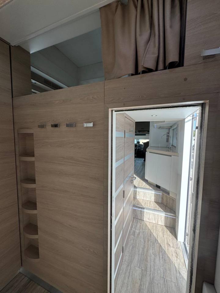 Camion per Cavalli EQUIX MERCEDES 2016 Occasione