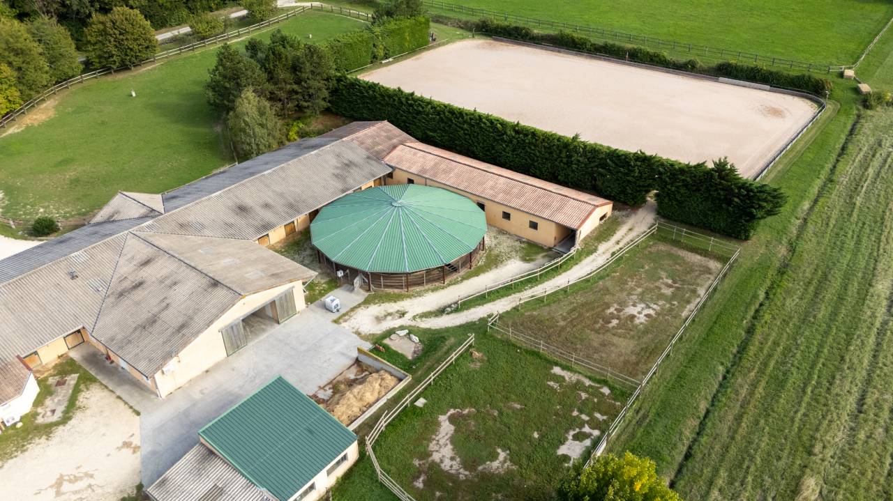 Bella dimora equestre In vendita Drôme