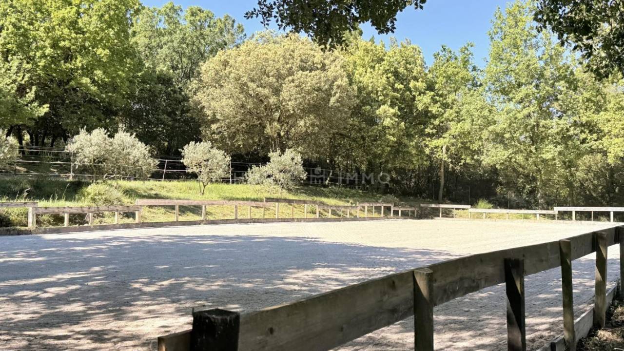 Propriet&agrave; equestre In vendita Var