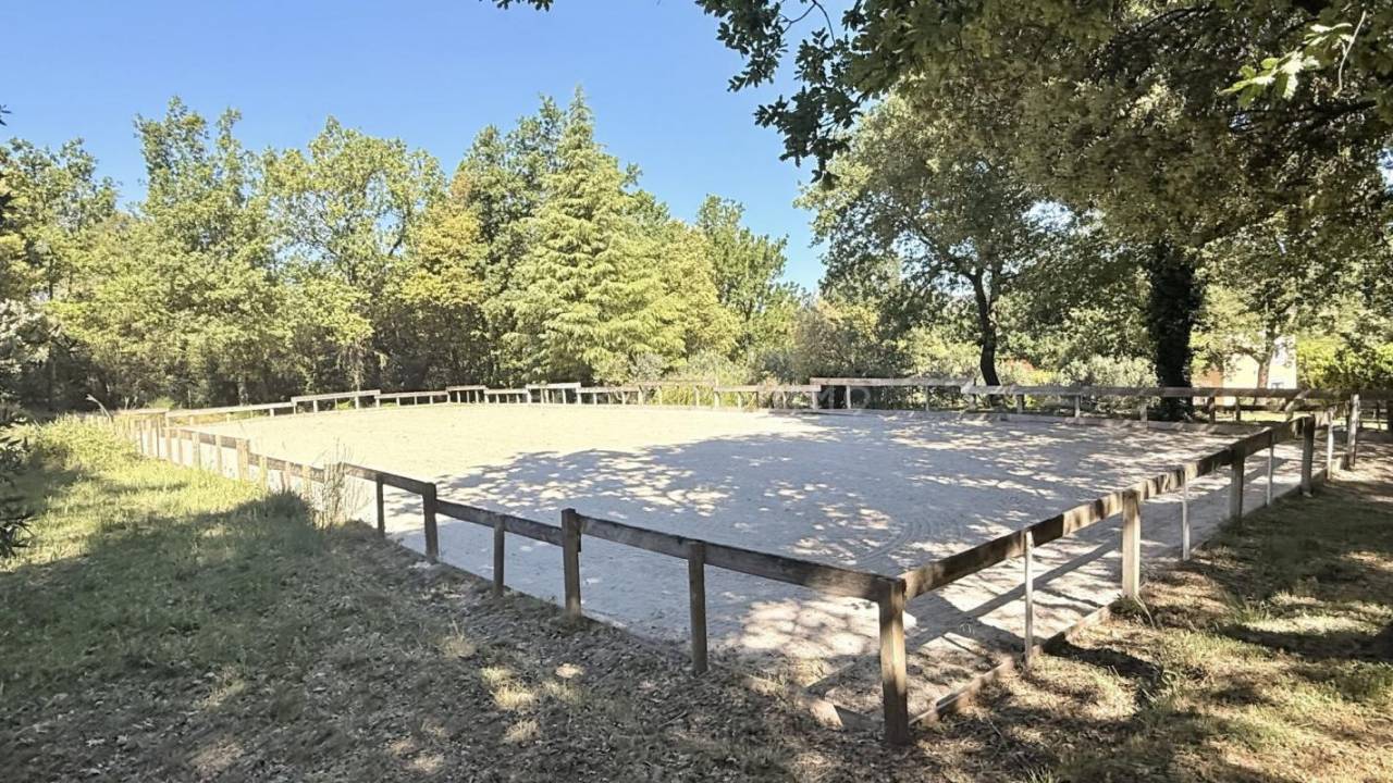 Propriet&agrave; equestre In vendita Var