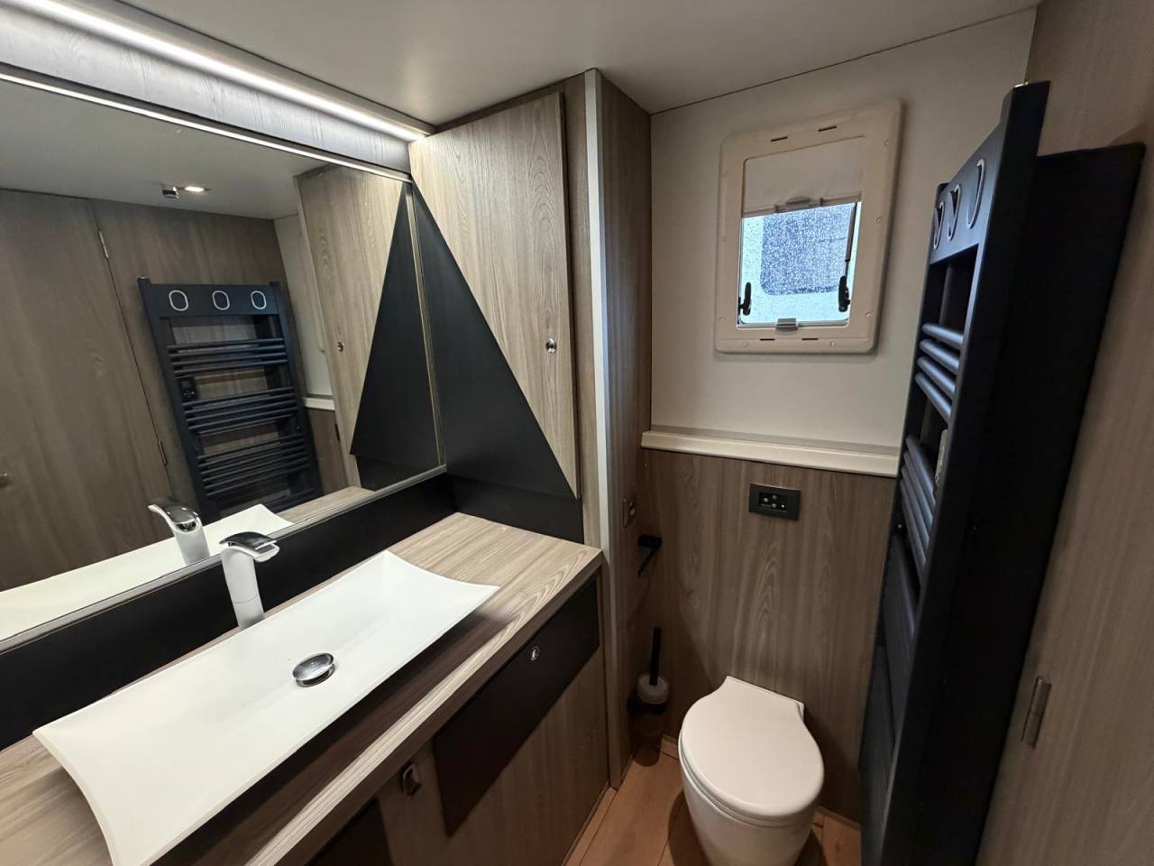 Semirimorchio Cavalli Scania SEMIE REMORQUE 10 PLACES 2021 Occasione