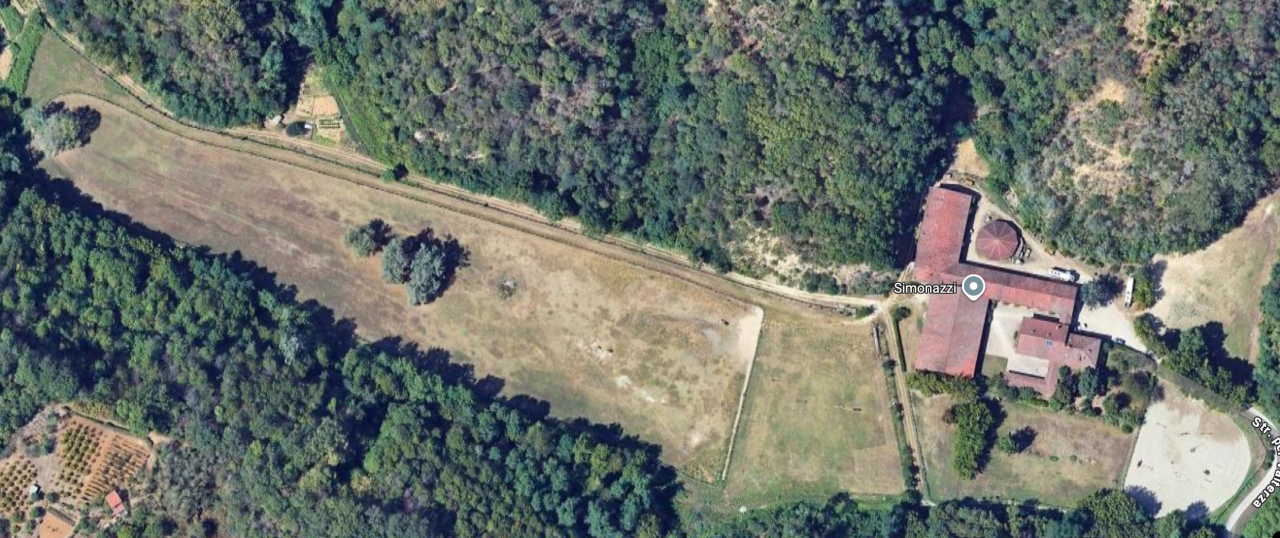 SCUDERIA A 2KM DALL'AUTOSTRADA