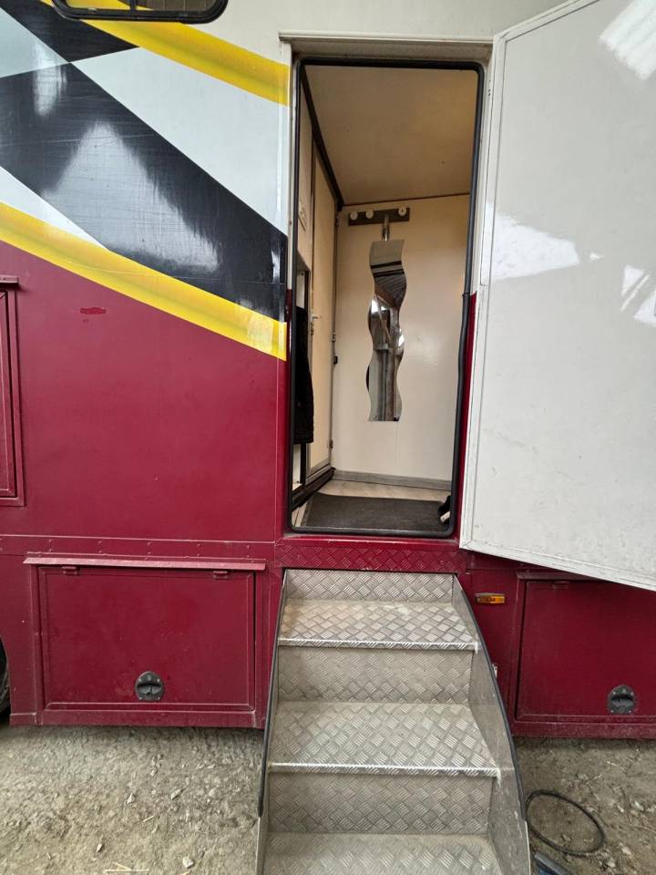 Camion per Cavalli Renault Midlum 2005 Occasione