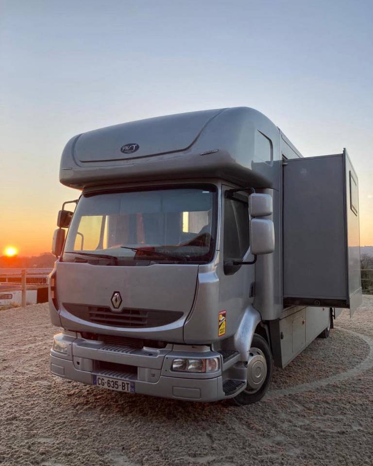 Camion per Cavalli Renault MEDIUM 2006 Occasione