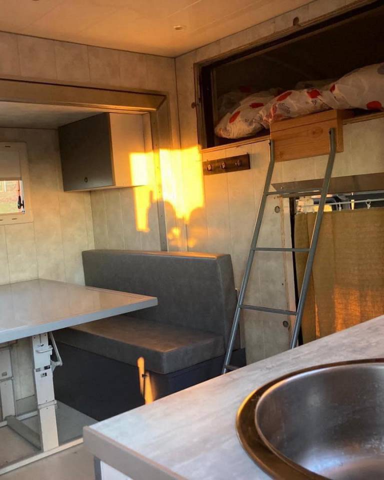 Camion per Cavalli Renault MEDIUM 2006 Occasione