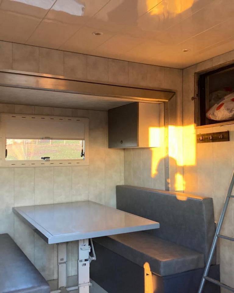 Camion per Cavalli Renault MEDIUM 2006 Occasione