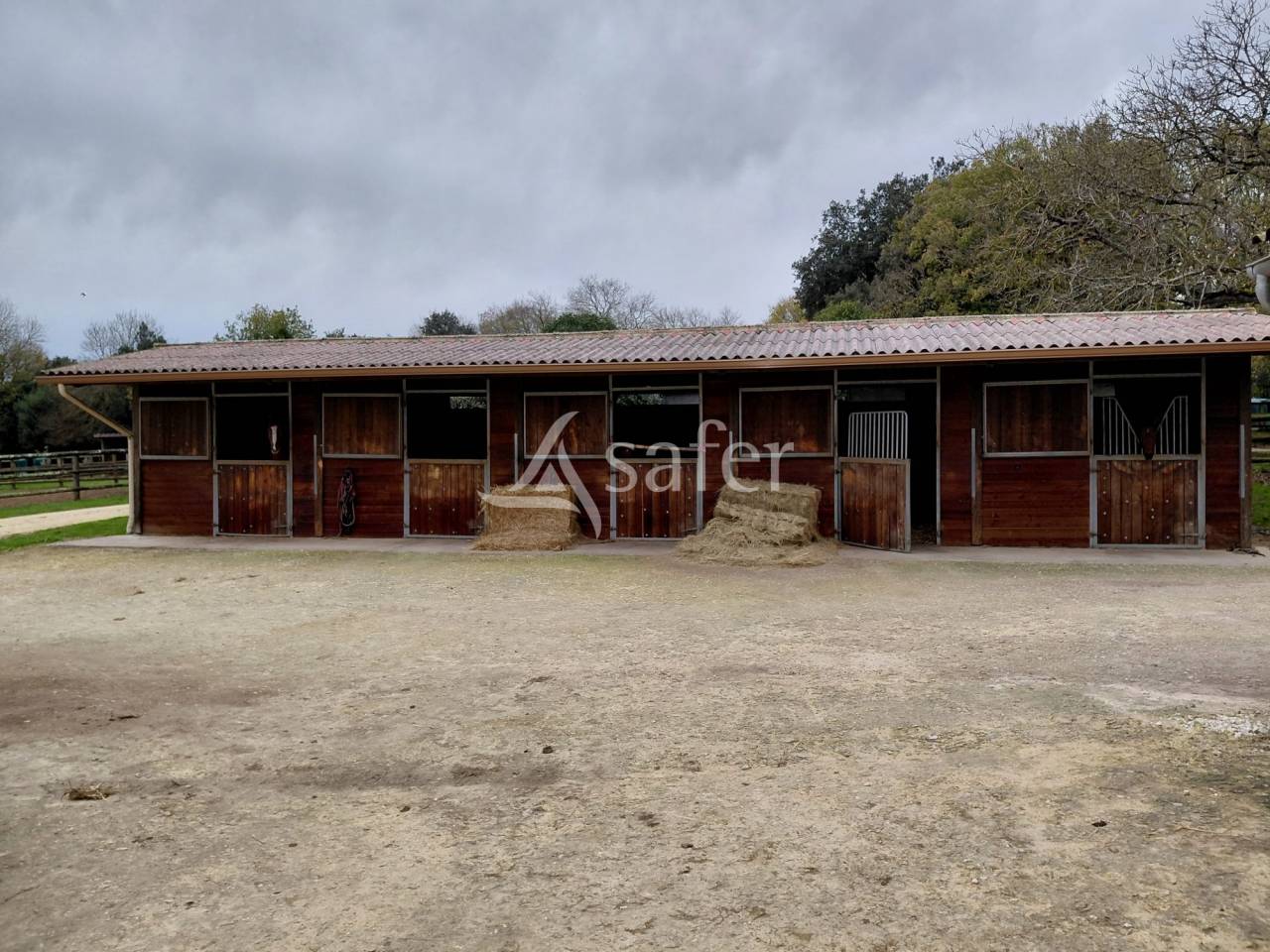 Propriet&agrave; equestre In vendita Charente-Maritime