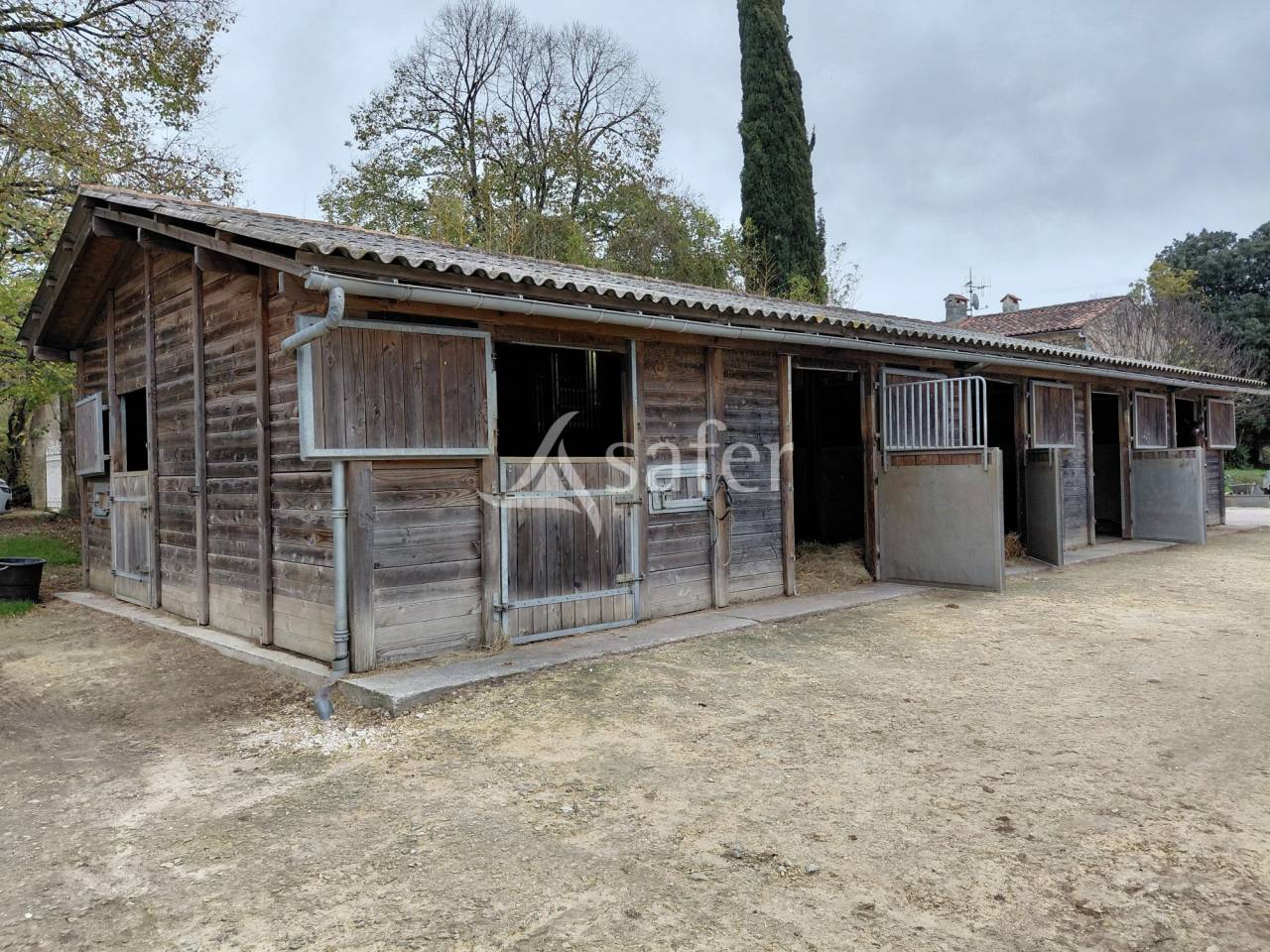 Propriet&agrave; equestre In vendita Charente-Maritime