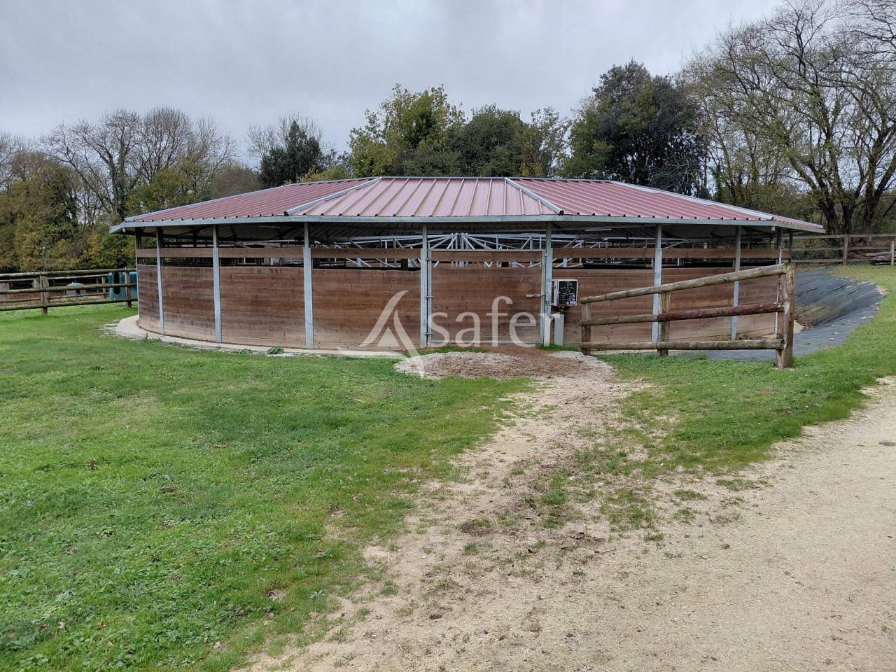 Propriet&agrave; equestre In vendita Charente-Maritime