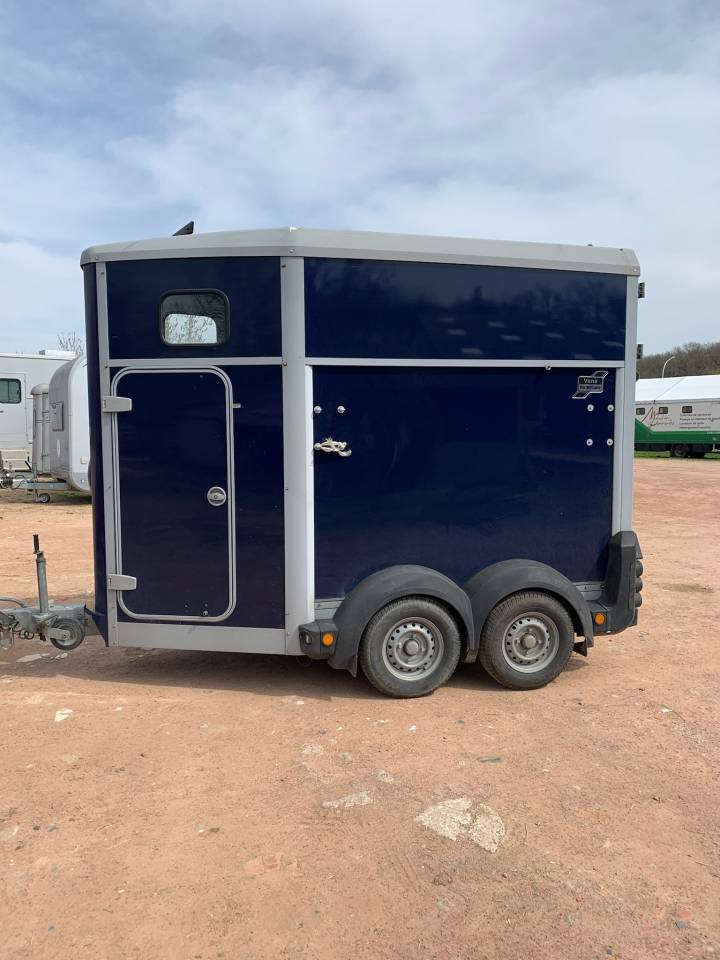 Trailer Ifor Williams HB403 1,5 Cavalli 2018 Occasione