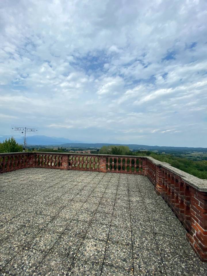 Propriet&agrave; con strutture per attivit&agrave; equestri