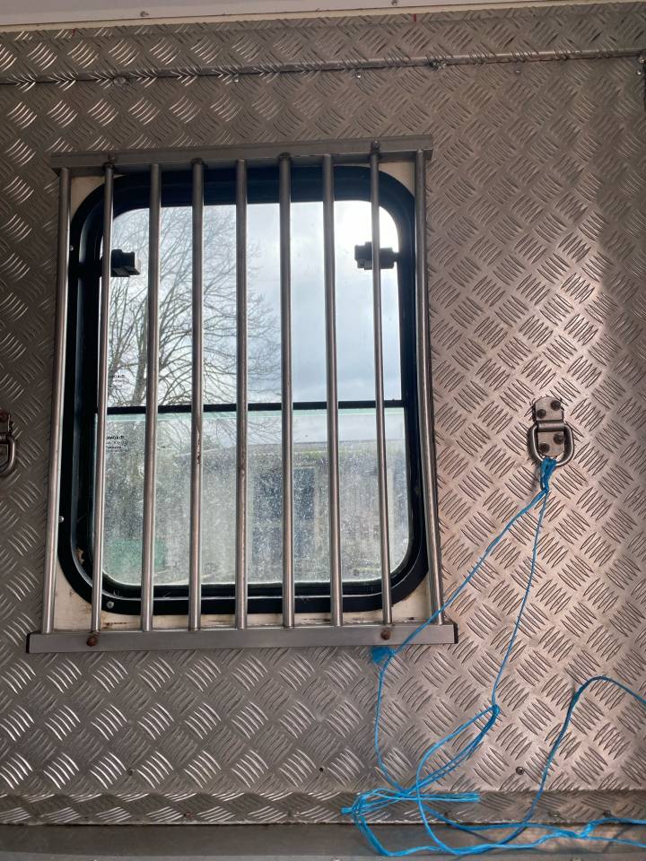 Camion per Cavalli Iveco Cursor 2000 Occasione