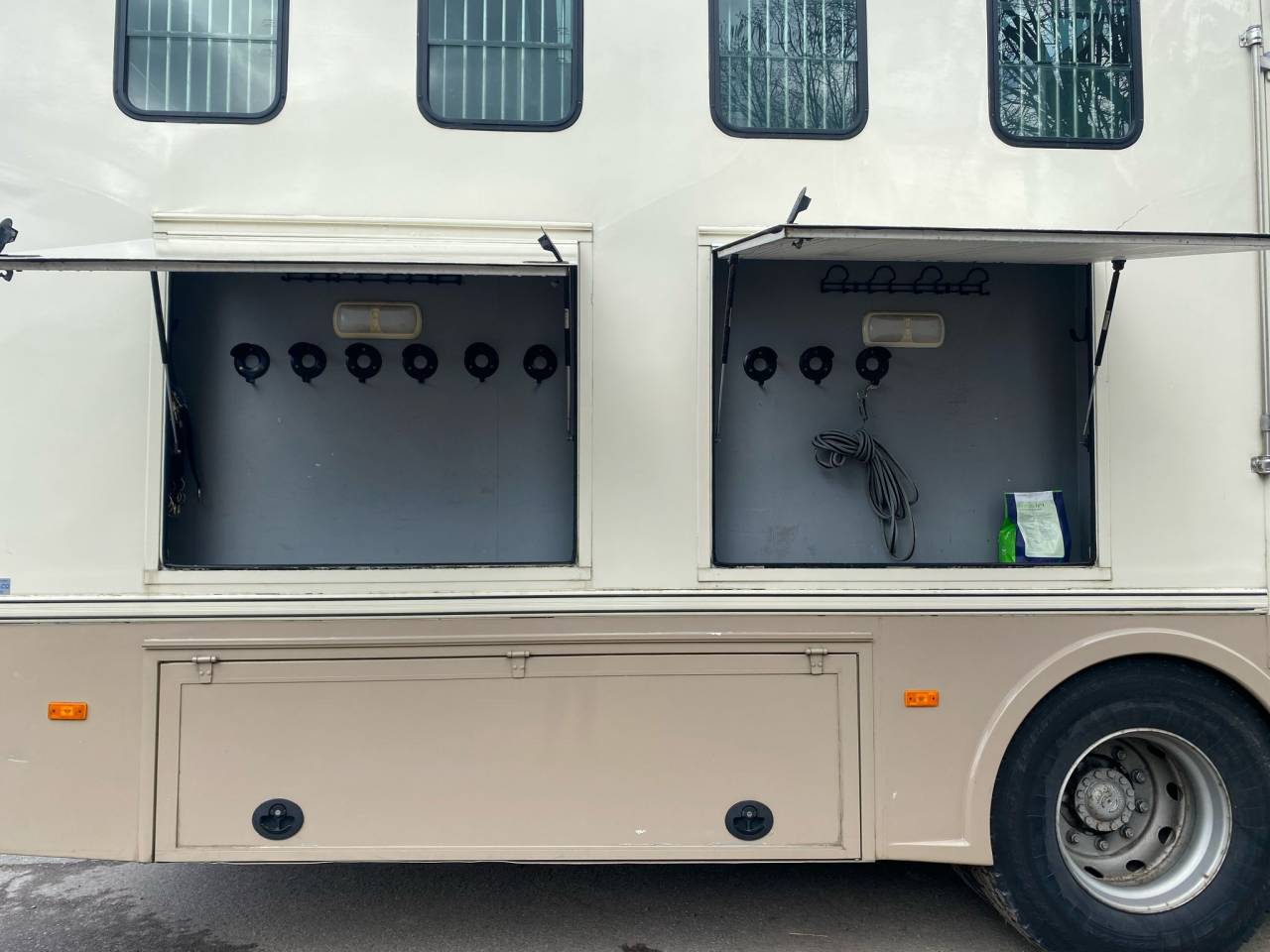 Camion per Cavalli Iveco Cursor 2000 Occasione