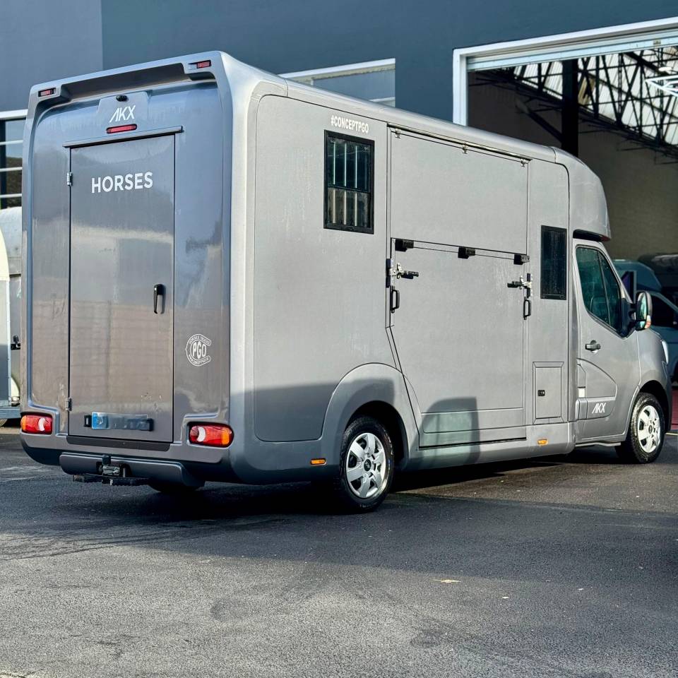 Van per Cavalli AKX 5stalles 2023 Occasione