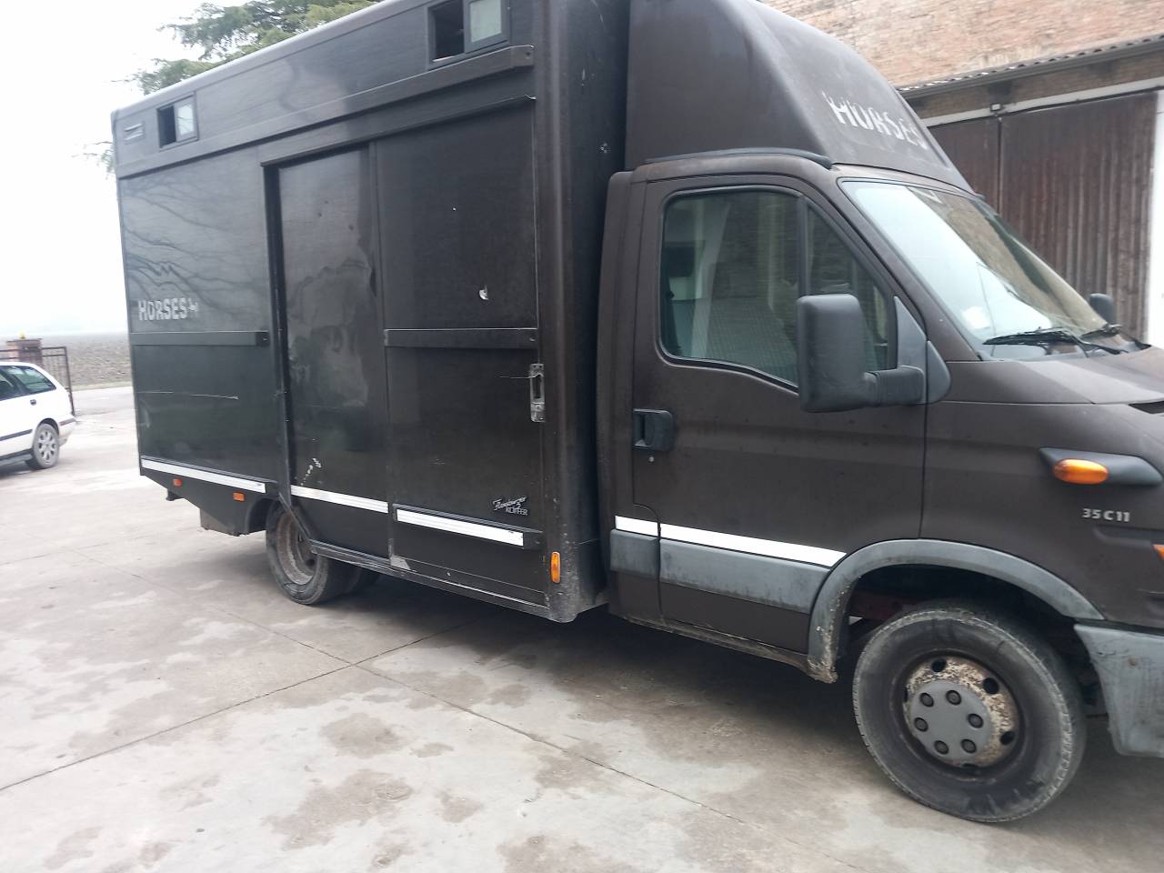 Camion trasporto cavalli