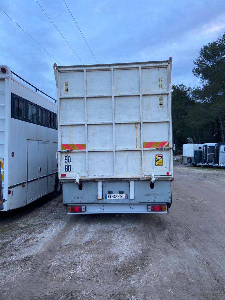 Camion per Cavalli Renault G230 1992 Occasione