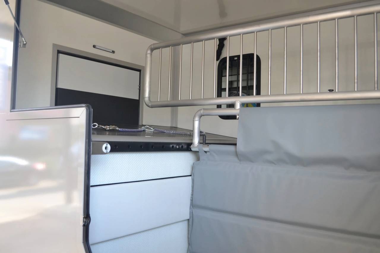 Van per Cavalli Altra marca PEUGEOT 0 Nuovo