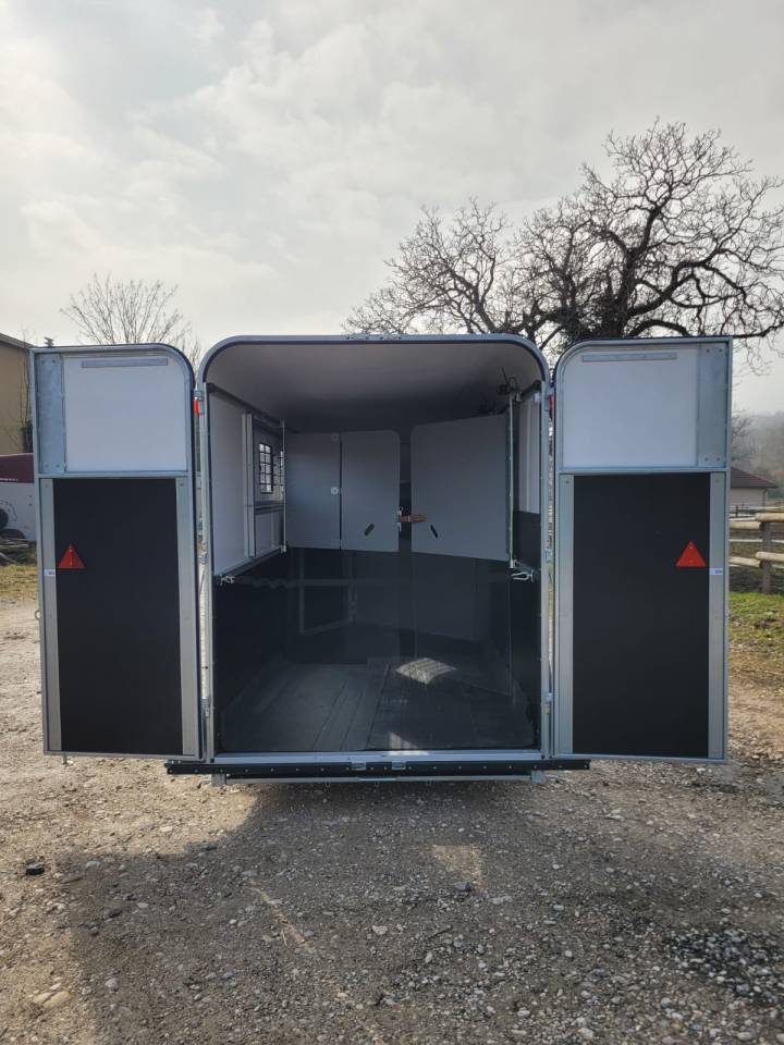 Trailer Fautras oblic +3 3 Cavalli 2026 Nuovo