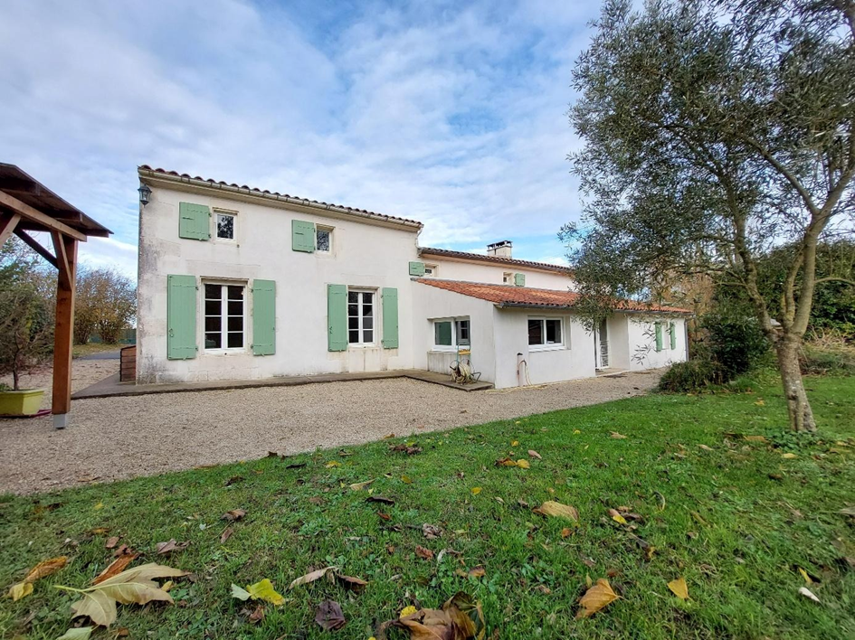 Propriet&agrave; equestre In vendita Charente-Maritime