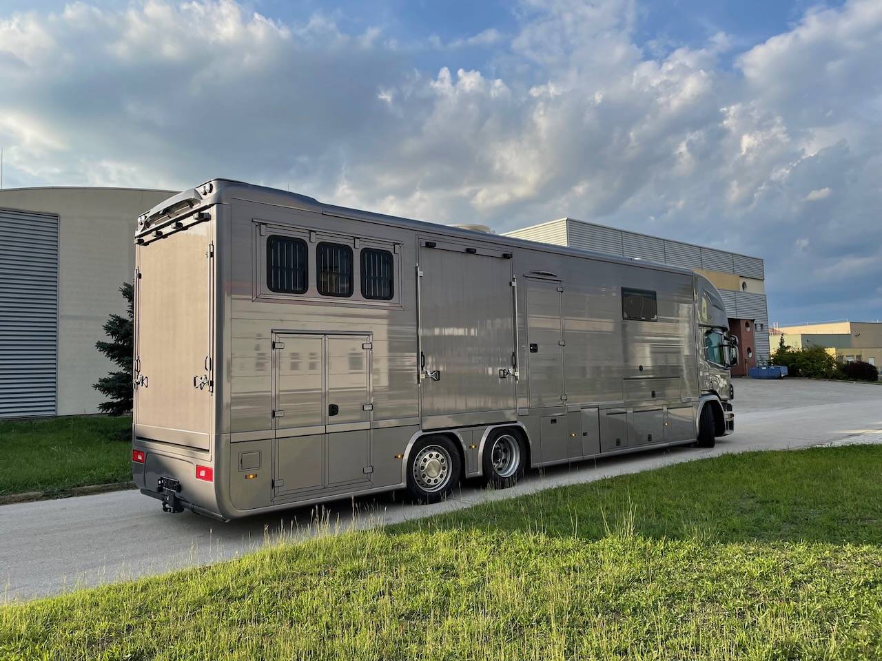 Camion per Cavalli Scania SCANIA 0 Occasione