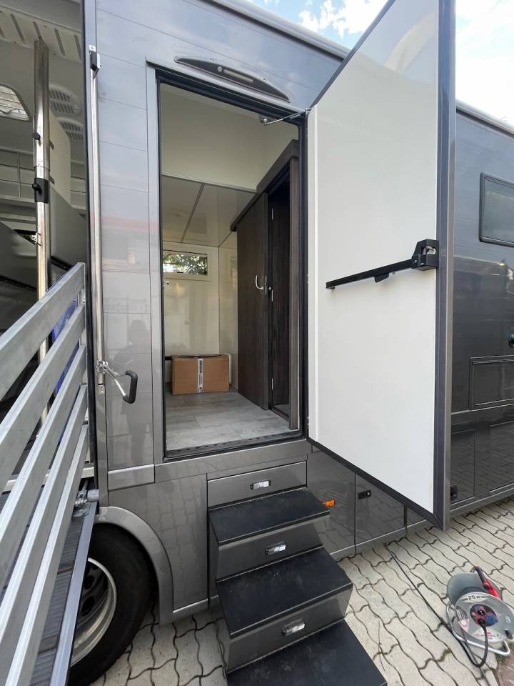 Camion per Cavalli Scania SCANIA 0 Occasione