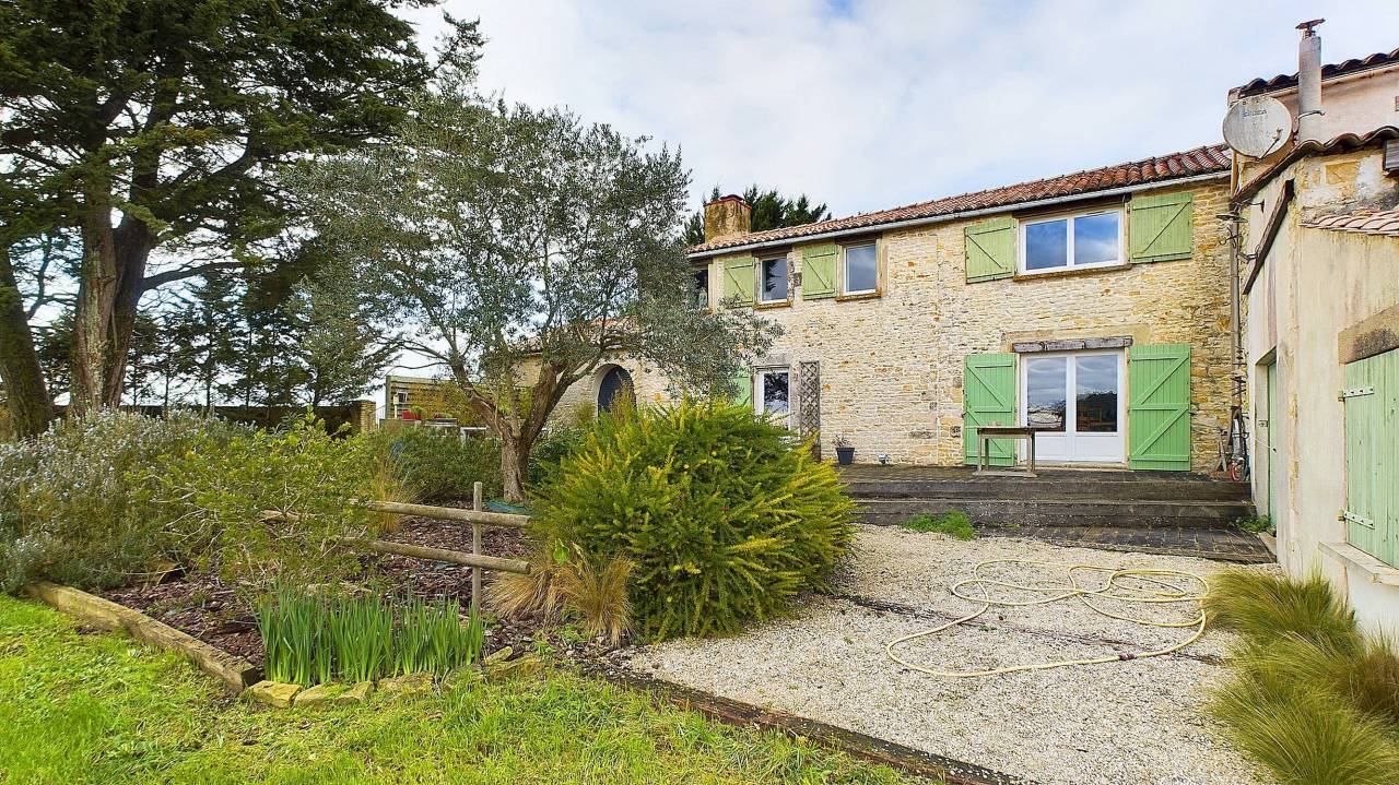 Propriet&agrave; equestre In vendita Charente-Maritime