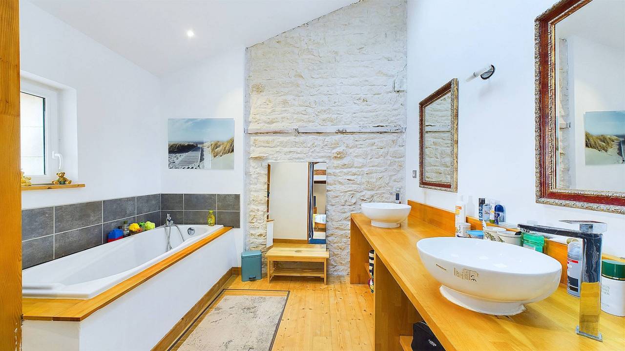 Propriet&agrave; equestre In vendita Charente-Maritime