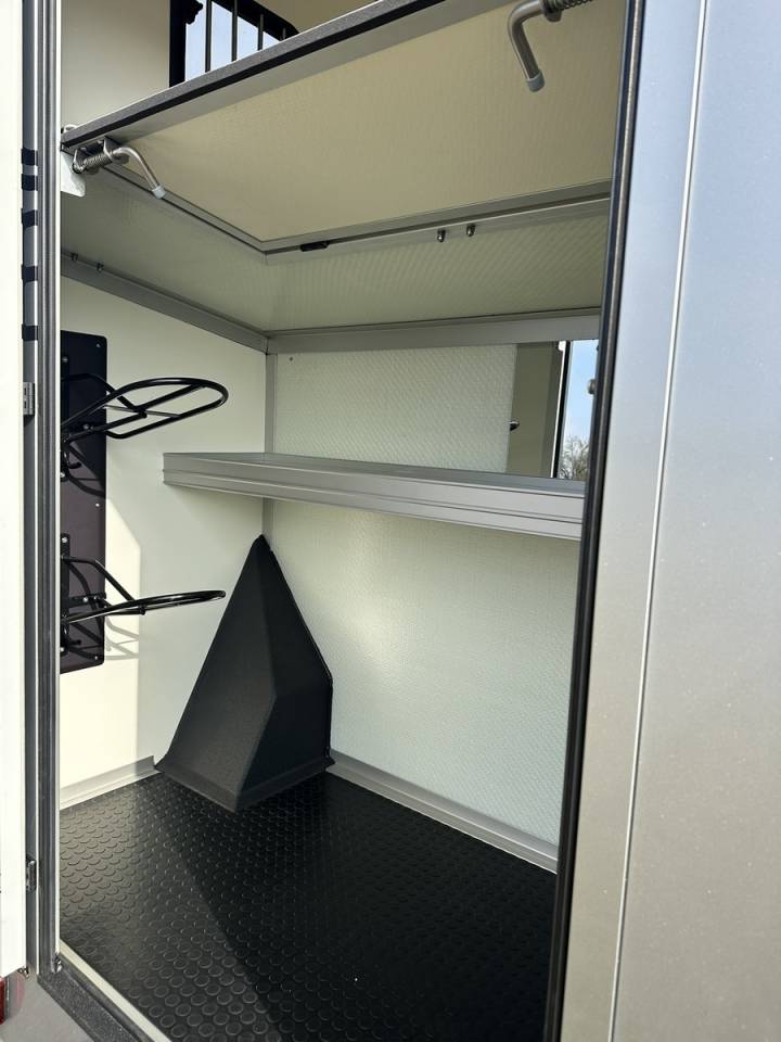 Van per Cavalli Altra marca NISSAN 0 Nuovo