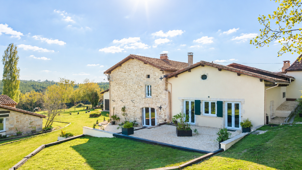 Propriet&agrave; equestre In vendita Charente