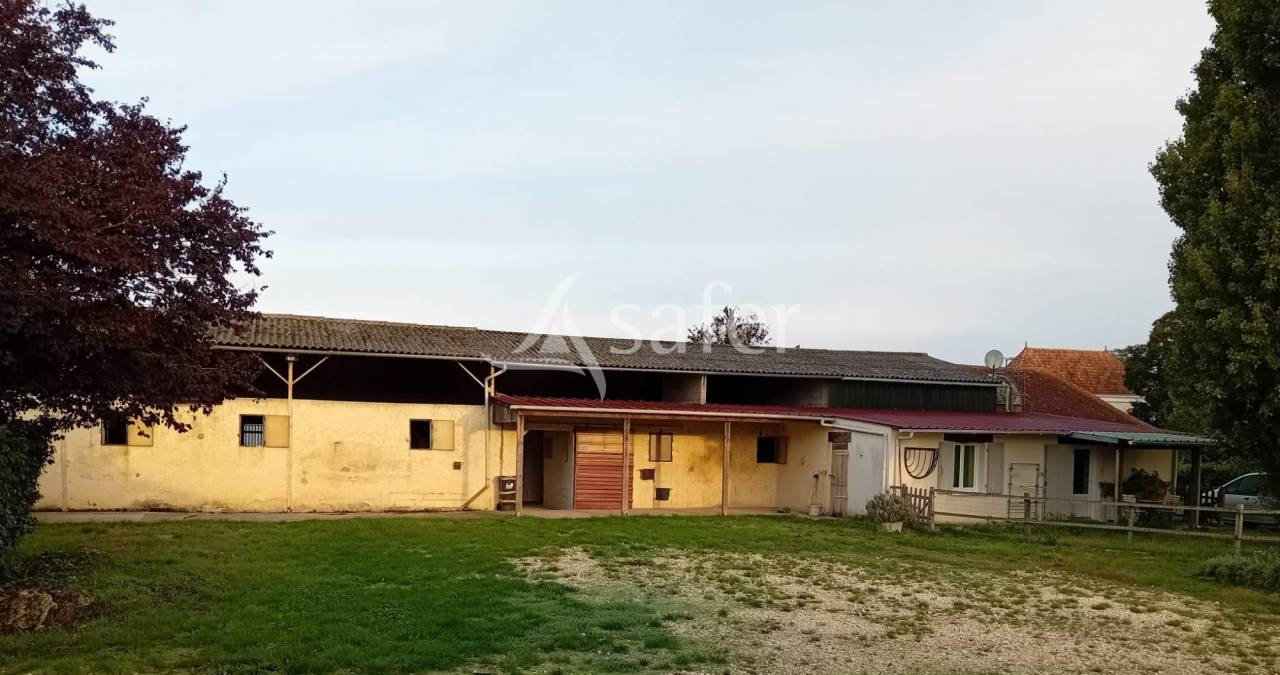 Propriet&agrave; equestre In vendita Charente-Maritime