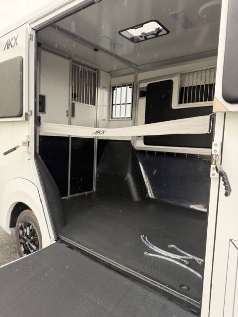 Van per Cavalli AKX Renault Master 2026 Nuovo