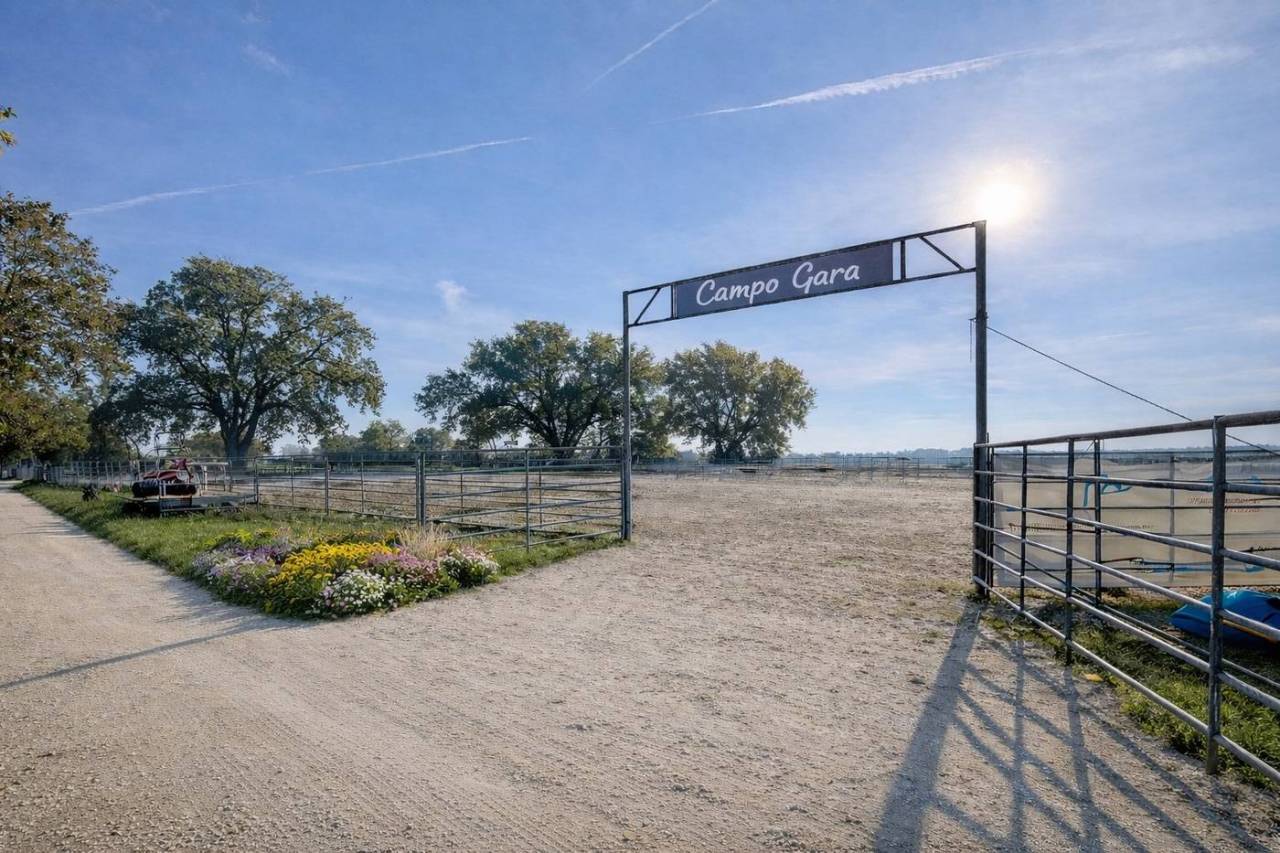 Complesso imm. adibito ad Azienda Agricola con Maneggio