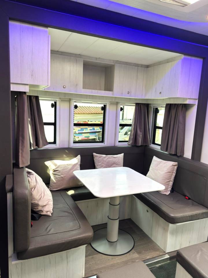 Camion per Cavalli Mercedes MERCEDES-BENZ 0 Occasione