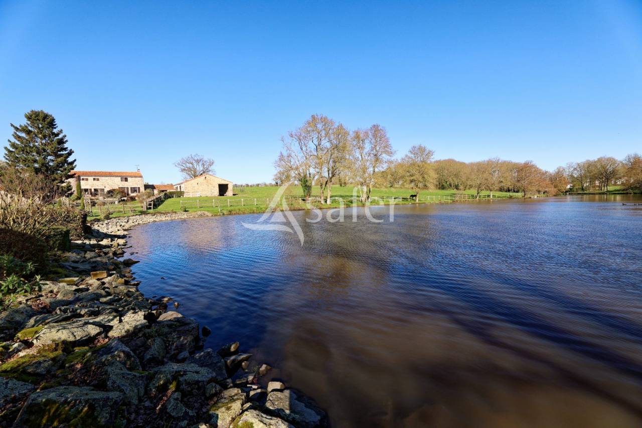 Propriet&agrave; equestre In vendita Vend&eacute;e