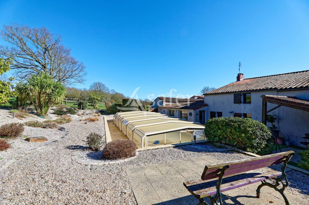 Propriet&agrave; equestre In vendita Vend&eacute;e